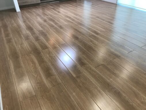 一条工務店新潟展示場のフロアコーティング