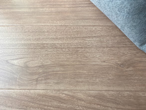 紫外線で劣化しない床